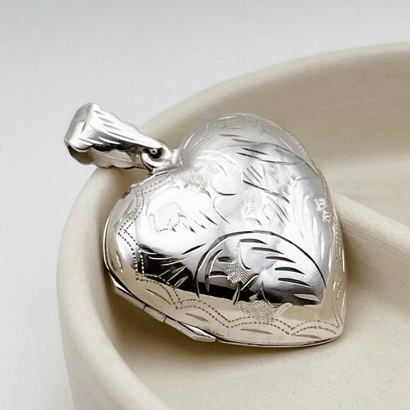 Vintage Solid 925 Silver Diamond Etched Large Puffy Heart Pendant Locket (EUC) - Picture 6 of 7